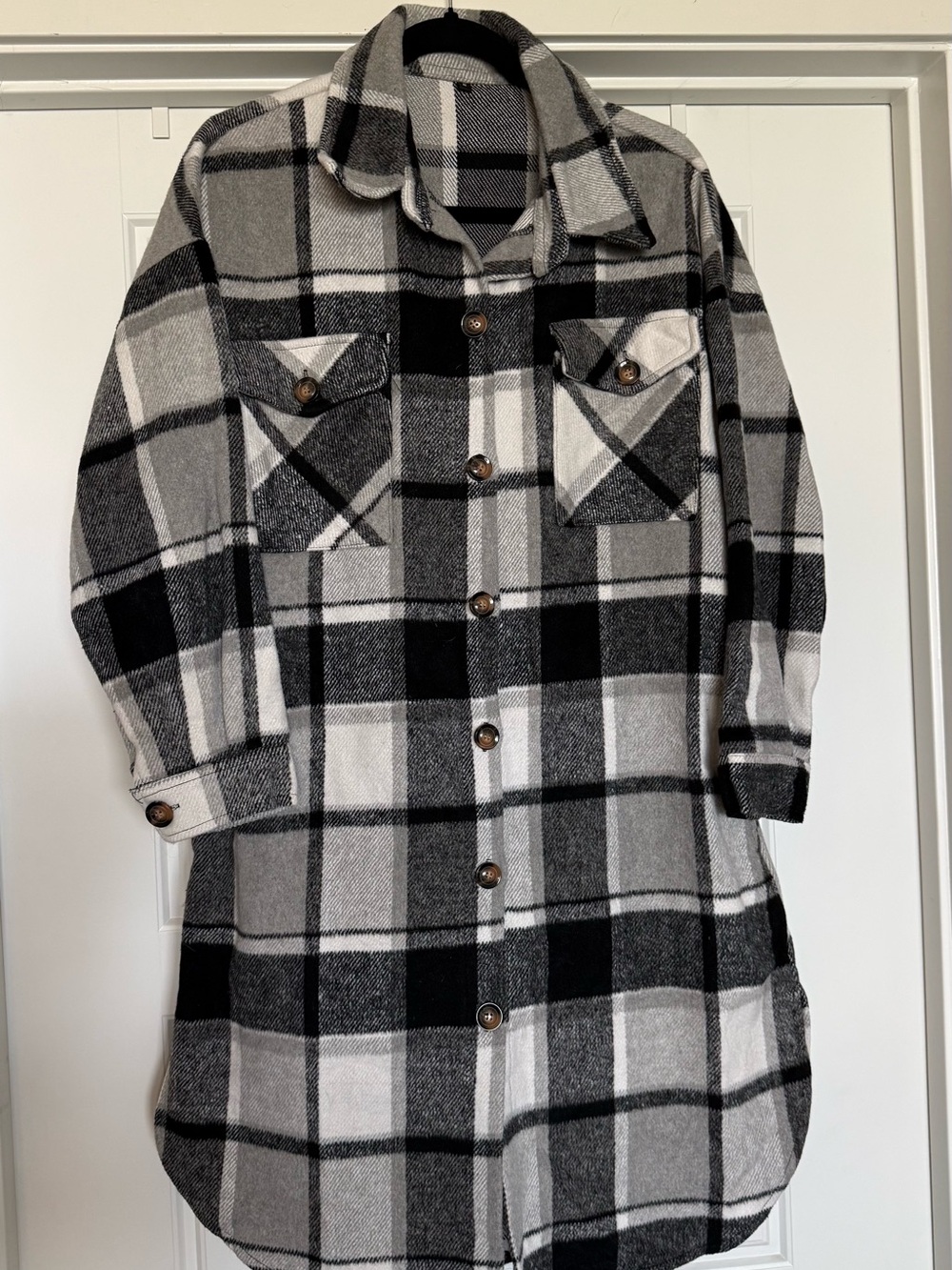Women’s Black & Gray Plaid Shacket Jacket